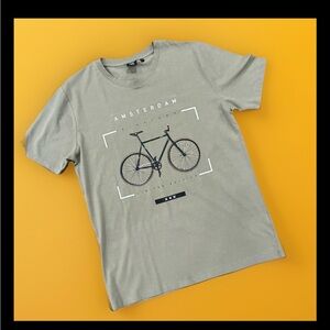Amsterdam Bicycle Graphic Tee Size Large